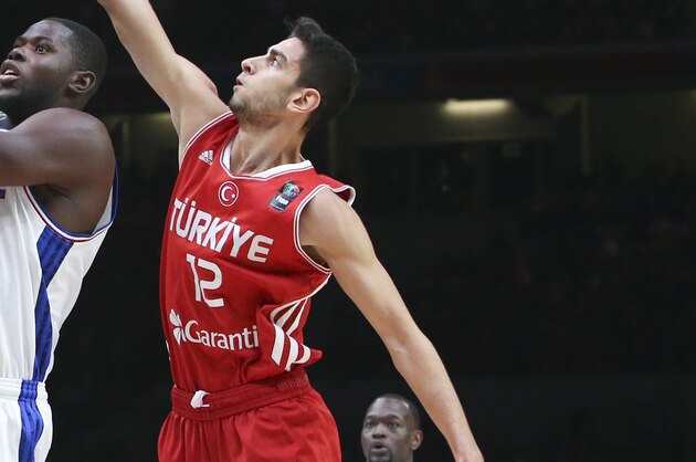 VILLENEUVE D'ASCQ, FRANCE - SEPTEMBER 12: Mouhammadou Jaiteh #19 of France shoots the ball against Furkan Aldemir #15 and Furkan Korkmaz #12 of Turkey during the EuroBasket Final Phase Round 16 game between France v Turkey at Stade Pierre Mauroy on September 12, 2015 in Villeneuve d'Ascq, France. (Photo by Catherine Steenkeste/Getty Images)