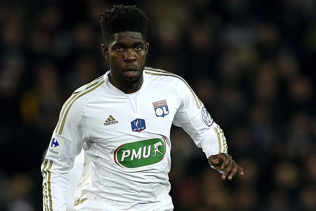 Lyon's French Cameroonian defender Samuel Umtiti controls the ball during the French Cup football match between Paris Saint-Germain (PSG) vs Lyon (OL) on February 10, 2016 at the Parc des Princes stadium in Paris.  / AFP / FRANCK FIFE        (Photo credit should read FRANCK FIFE/AFP/Getty Images)