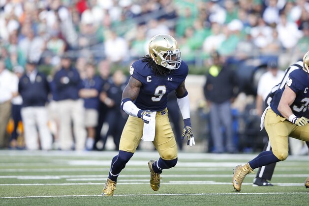 SOUTH BEND, IN - SEPTEMBER 19: Jaylon Smith #9 of the Notre Dame Fighting Irish in action against the Georgia Tech Yellow Jackets during the game at Notre Dame Stadium on September 19, 2015 in South Bend, Indiana. Notre Dame defeated Georgia Tech 30-22. (Photo by Joe Robbins/Getty Images)