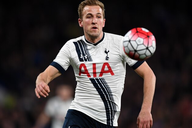 LONDON, ENGLAND - MAY 02:  Harry Kane of Tottenham Hotspur in action during the Barclays Premier League match between Chelsea and Tottenham Hotspur at Stamford Bridge on May 02, 2016 in London, England.jd  (Photo by Shaun Botterill/Getty Images)