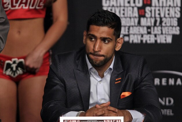 England's Amir Khan looks on as boxer Saul 'Canelo' Alvarez from Mexico speaks during their final press conference at the MGM Grand in Las Vegas, Nevada on May 4, 2016 . 
The boxers will fight for the WBC Middleweight title on May 7, 2016 at the T-Mobile Arena in Las Vegas.   / AFP / John Gurzinski        (Photo credit should read JOHN GURZINSKI/AFP/Getty Images)