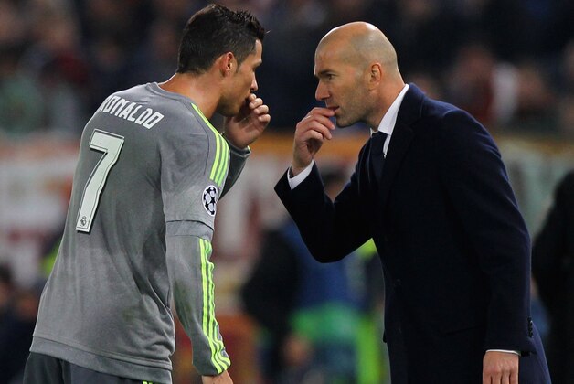 ROME, ITALY - FEBRUARY 17:  Cristiano Ronaldo of Real Madrid CF speaks with his head coach Zinedine Zidane during the UEFA Champions League round of 16 first leg match between AS Roma and Real Madrid CF at Stadio Olimpico on February 17, 2016 in Rome, Italy.  (Photo by Paolo Bruno/Getty Images)