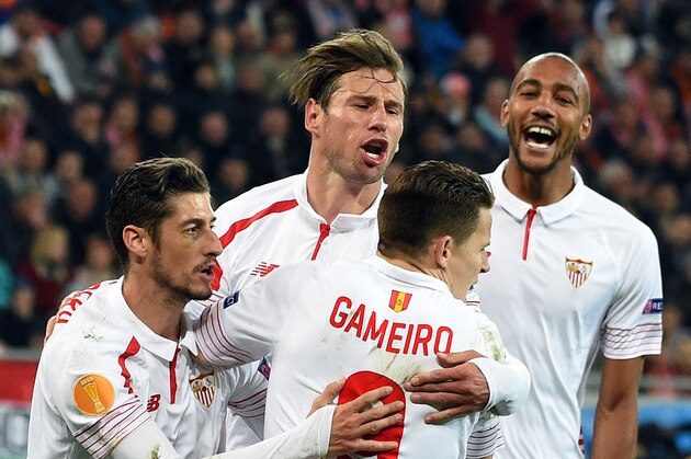 Sevilla FC Kevin Gameiro, Sergio Escudero(L), Grzegorz Krychowiak and Steven N'Zonzi (R) react  after Gameiro  scored  a penalty against Shakhtar Donetsk during the UEFA Europa League semi-final football match FC Shakhtar Donetsk vs  Sevilla FC at the Arena Lviv stadium in Lviv on April 28, 2016. / AFP / JANEK SKARZYNSKI        (Photo credit should read JANEK SKARZYNSKI/AFP/Getty Images)