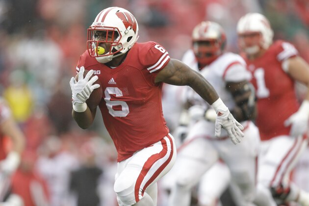 MADISON, WI - OCTOBER 31: Corey Clement #6 of the Wisconsin Badgers runs upfield with the football during the game against the Rutgers Scarlet Knights at Camp Randall Stadium on October 31, 2015 in Madison, Wisconsin. (Photo by Mike McGinnis/Getty Images)