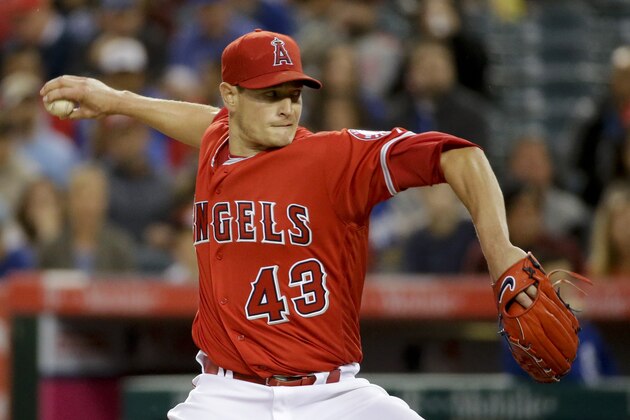 Los Angeles Angels starting pitcher Garrett Richards throws against the Kansas City Royals during the first inning of a baseball game in Anaheim, Calif., Monday, April 25, 2016. (AP Photo/Chris Carlson)