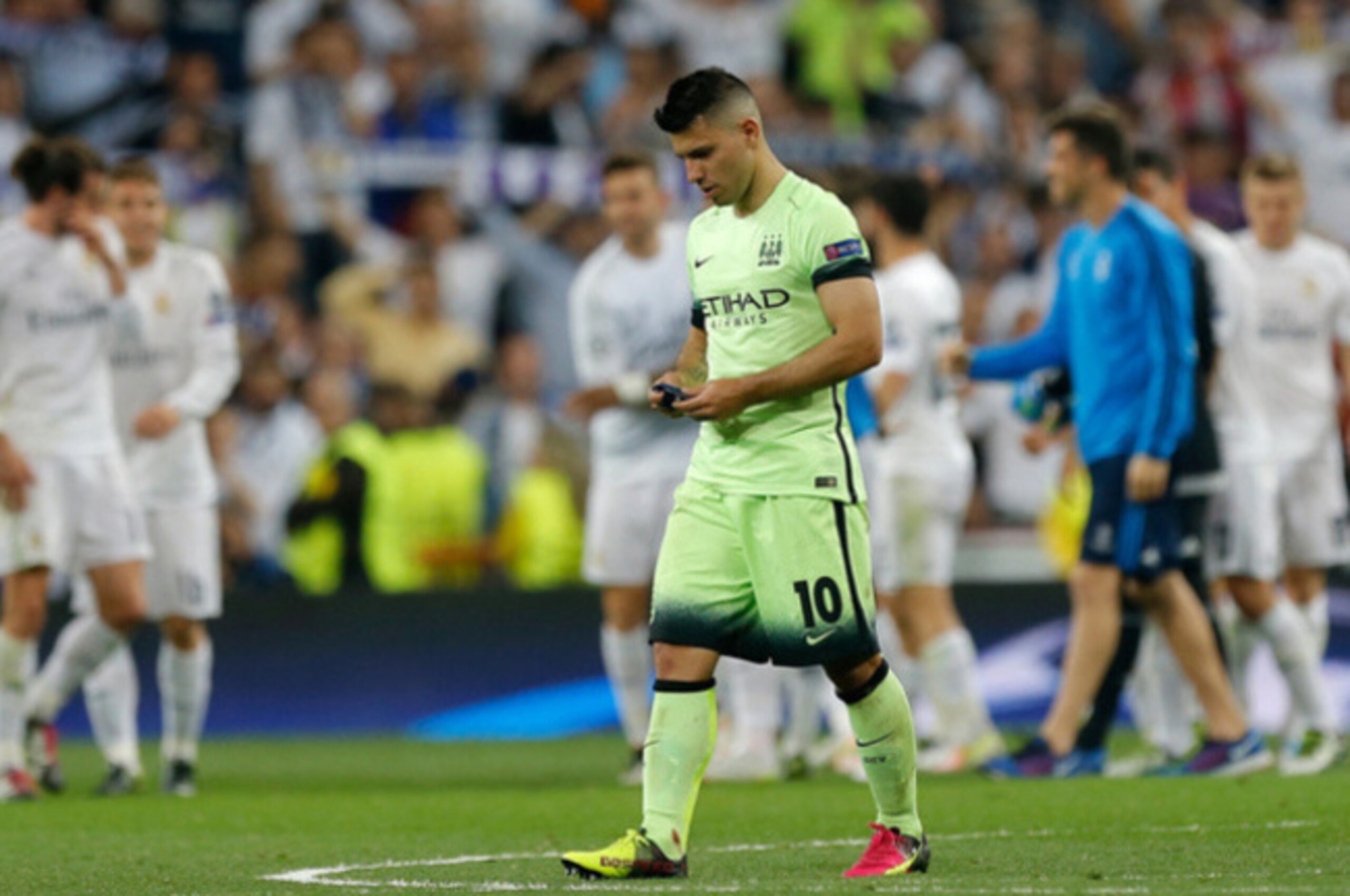 Manchester City’s Sergio Aguero leaves the pitch at the end of the Champions League semifinal second leg soccer match between Real Madrid and Manchester City at the Santiago Bernabeu stadium in Madrid, Wednesday May 4, 2016. Real Madrid won 1-0. (AP Photo/Francisco Seco)