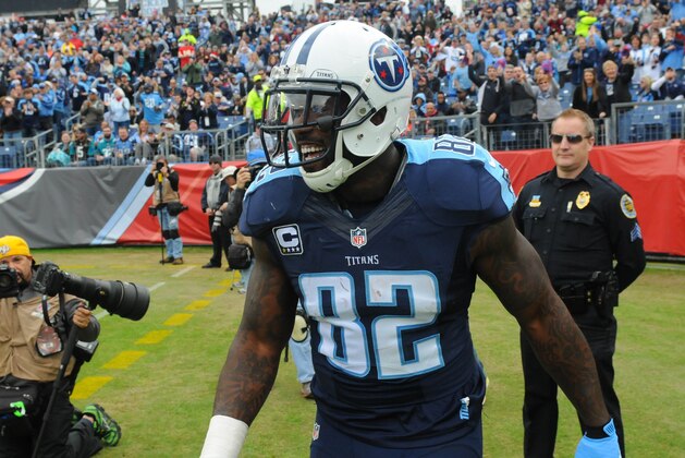 Dec 6, 2015; Nashville, TN, USA; Tennessee Titans tight end Delanie Walker (82) celebrates after a first down during the first half against the Jacksonville Jaguars at Nissan Stadium. Mandatory Credit: Christopher Hanewinckel-USA TODAY Sports Dec 6, 2015; Nashville, TN, USA; Tennessee Titans tight end Delanie Walker (82) celebrates after a first down during the first half against the Jacksonville Jaguars at Nissan Stadium. Mandatory Credit: Christopher Hanewinckel-USA TODAY Sports