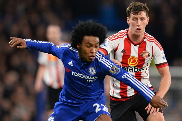 Chelsea's Brazilian midfielder Willian (L) holds off Sunderland's English defender Billy Jones during the English Premier League football match between Chelsea and Sunderland at Stamford Bridge in London on December 19, 2015.
AFP PHOTO / GLYN KIRK
RESTRICTED TO EDITORIAL USE. NO USE WITH UNAUTHORIZED AUDIO, VIDEO, DATA, FIXTURE LISTS, CLUB/LEAGUE LOGOS OR 'LIVE' SERVICES. ONLINE IN-MATCH USE LIMITED TO 75 IMAGES, NO VIDEO EMULATION. NO USE IN BETTING, GAMES OR SINGLE CLUB/LEAGUE/PLAYER PUBLICATIONS. / AFP / GLYN KIRK (Photo credit should read GLYN KIRK/AFP/Getty Images) Chelsea's Brazilian midfielder Willian (L) holds off Sunderland's English defender Billy Jones during the English Premier League football match between Chelsea and Sunderland at Stamford Bridge in London on December 19, 2015.
AFP PHOTO / GLYN KIRK
RESTRICTED TO EDITORIAL USE. NO USE WITH UNAUTHORIZED AUDIO, VIDEO, DATA, FIXTURE LISTS, CLUB/LEAGUE LOGOS OR 'LIVE' SERVICES. ONLINE IN-MATCH USE LIMITED TO 75 IMAGES, NO VIDEO EMULATION. NO USE IN BETTING, GAMES OR SINGLE CLUB/LEAGUE/PLAYER PUBLICATIONS. / AFP / GLYN KIRK (Photo credit should read GLYN KIRK/AFP/Getty Images)