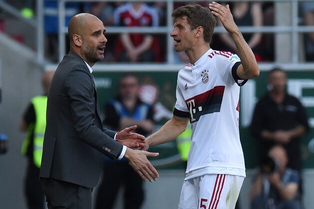 Bayern Munich's Spanish headcoach Pep Guardiola (L) argues with Bayern Munich's striker Thomas Mueller  (R)  during the German first division Bundesliga football match between FC Ingolstadt 04 and FC Bayern Munich, at the Audi Sportpark in Ingolstadt, southern Germany, on May 7, 2016. / AFP / CHRISTOF STACHE / RESTRICTIONS: DURING MATCH TIME: DFL RULES TO LIMIT THE ONLINE USAGE TO 15 PICTURES PER MATCH AND FORBID IMAGE SEQUENCES TO SIMULATE VIDEO. == RESTRICTED TO EDITORIAL USE == FOR FURTHER QUERIES PLEASE CONTACT DFL DIRECTLY AT + 49 69 650050
        (Photo credit should read CHRISTOF STACHE/AFP/Getty Images)