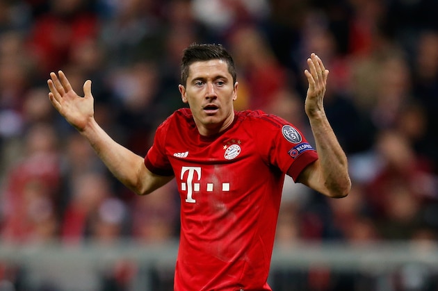 MUNICH, GERMANY - MAY 03:  Robert Lewandowski of Bayern Munich gestures during UEFA Champions League semi final second leg match between FC Bayern Muenchen and Club Atletico de Madrid at Allianz Arena on May 3, 2016 in Munich, Germany.  (Photo by Boris Streubel/Getty Images)