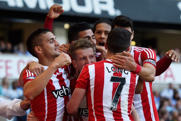 LONDON, ENGLAND - MAY 08: Steven Davis of Southampton celebrates with team mates after scoring his second goal during the Barclays Premier League match between Tottenham Hotspur and Southampton at White Hart Lane on May 8, 2016 in London, England.  (Photo by Mike Hewitt/Getty Images)