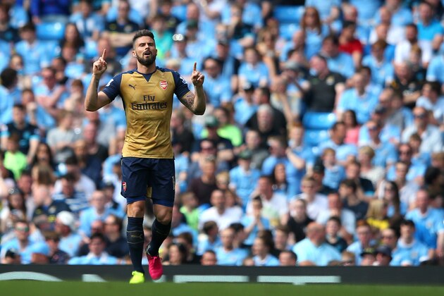 MANCHESTER, ENGLAND - MAY 08:  Olivier Giroud of Arsenal celebrates scoring his side's first goal during the Barclays Premier League match between Manchester City and Arsenal at the Etihad Stadium on May 8, 2016 in Manchester, England.  (Photo by Alex Livesey/Getty Images)
