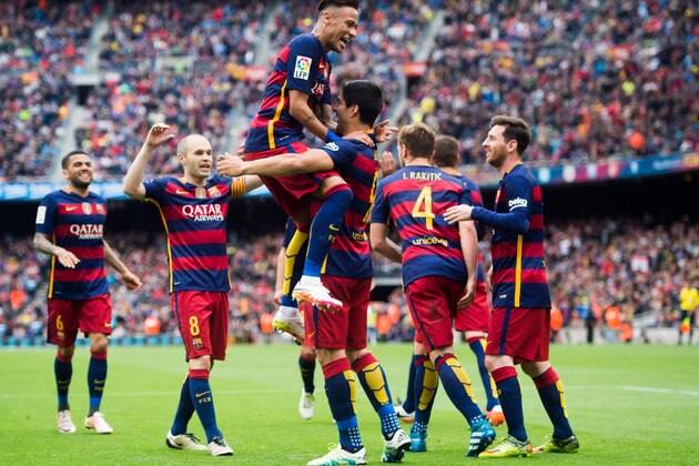 BARCELONA, SPAIN - MAY 08:  (L-R) Dani Alves, Andres Iniesta, Neymar Santos Jr, Ivan Rakitic and Lionel Messi of FC Barcelona celebrate with their teammate Luis Suarez (C) after scoring his team's third goal during the La Liga match between FC Barcelona and RCD Espanyol at Camp Nou on May 8, 2016 in Barcelona, Spain.  (Photo by Alex Caparros/Getty Images)
