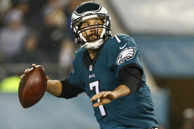 PHILADELPHIA, PA - DECEMBER 26: Quarterback Sam Bradford #7 of the Philadelphia Eagles against the Washington Redskins in the third quarter of a football game at Lincoln Financial Field on December 26, 2015 in Philadelphia, Pennsylvania. (Photo by Rich Schultz /Getty Images)