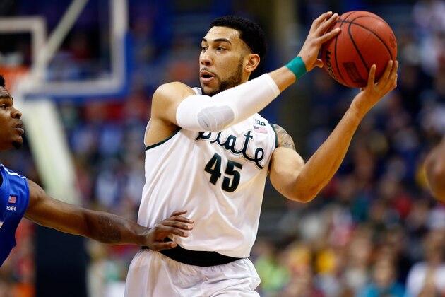 ST LOUIS, MO - MARCH 18: Denzel Valentine #45 of the Michigan State Spartans handles the ball in the first half against the Middle Tennessee Blue Raiders during the first round of the 2016 NCAA Men's Basketball Tournament at Scottrade Center on March 18, 2016 in St Louis, Missouri.  (Photo by Jamie Squire/Getty Images)