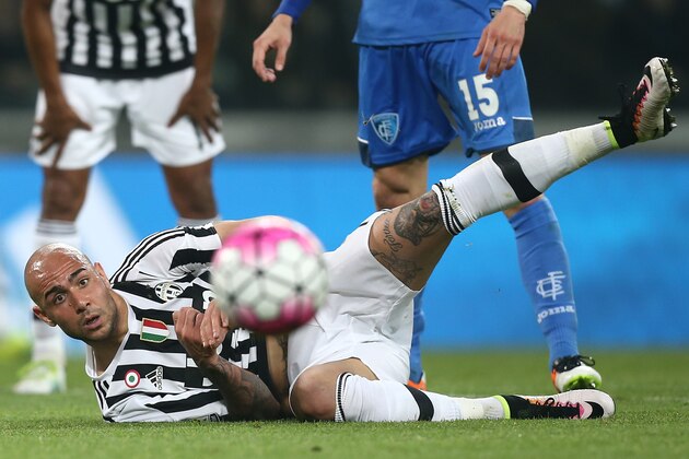 Juventus' forward Simone Zaza eyes the ball during the Italian Serie A football match Juventus Vs Empoli on April 2, 2016 at the 'Juventus Stadium' in Turin. / AFP / MARCO BERTORELLO        (Photo credit should read MARCO BERTORELLO/AFP/Getty Images)