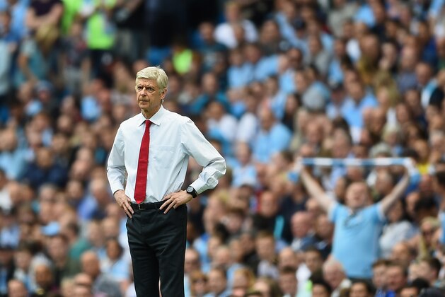 MANCHESTER, ENGLAND - MAY 08:  Arsene Wenger of Arsenal looks on during the Barclays Premier League match between Manchester City and Arsenal at the Etihad Stadium on May 8, 2016 in Manchester, England.  (Photo by Laurence Griffiths/Getty Images)