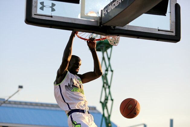Team EZ Pass' THon Maker #21 in action against Team Doo Be Doo in the Under Armour Elite 24 game on Saturday, August 22, 2015 in Brooklyn, NY.  (AP Photo/Gregory Payan)