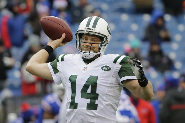 New York Jets quarterback Ryan Fitzpatrick (14) throws a pass before an NFL football game against the Buffalo Bills Sunday, Jan. 3, 2016, in Orchard Park, N.Y. (AP Photo/Bill Wippert)