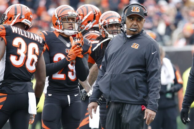 Cincinnati Bengals head coach Marvin Lewis, right, works the sidelines in the first half of an NFL football game against the Baltimore Ravens, Sunday, Jan. 3, 2016, in Cincinnati. (AP Photo/Frank Victores)