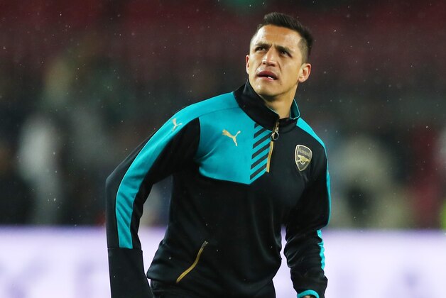 BARCELONA, SPAIN - MARCH 16:  Alexis Sanchez of Arsenal warms up priro to the UEFA Champions League round of 16, second Leg match between FC Barcelona and Arsenal FC at Camp Nou on March 16, 2016 in Barcelona, Spain.  (Photo by Richard Heathcote/Getty Images)