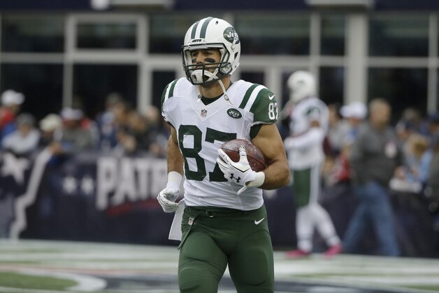 New York Jets wide receiver Eric Decker (87) runs with the ball during warmup before an NFL football game, Sunday, Oct. 25, 2015, in Foxborough, Mass. (AP Photo/Steven Senne)