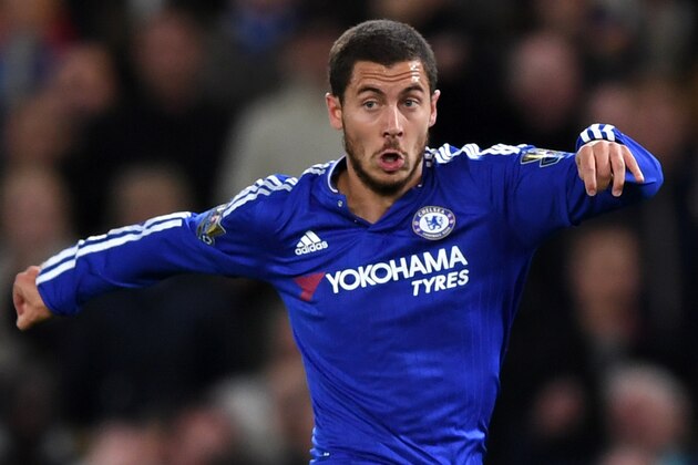 LONDON, ENGLAND - MAY 02:  Eden Hazard of Chelsea controls the ball during the Barclays Premier League match between Chelsea and Tottenham Hotspur at Stamford Bridge on May 02, 2016 in London, England.jd  (Photo by Shaun Botterill/Getty Images)