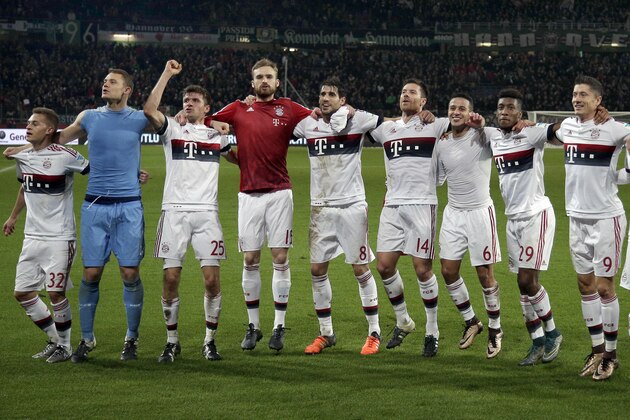 Munich's players celebrate after  the German Bundesliga soccer match between Hannover 96 and FC Bayern Munich in Hannover, Germany, Saturday, Dec. 19, 2015. Munich defeated Hannover by 1-0. (AP Photo/Michael Sohn)