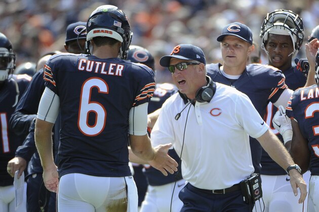 Chicago Bears head coach John Fox celebrates a touchdown with quarterback Jay Cutler (6) during the first half of an NFL football game against the Arizona Cardinals, Sunday, Sept. 20, 2015, in Chicago. (AP Photo/David Banks)