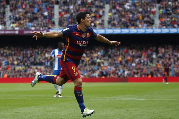 FC Barcelona's Luis Suarez celebrates after scoring against Espanyol during a Spanish La Liga soccer match between FC Barcelona and Espanyol at the Camp Nou stadium in Barcelona, Spain, Sunday, May 8, 2016. (AP Photo/Manu Fernandez)