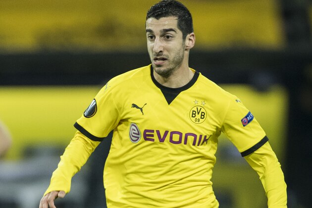 Dortmund's Armenian midfielder Henrikh Mkhitaryan runs with the ball during the UEFA Europe League quarter-final, first-leg football match Borussia Dortmund vs Liverpool FC in Dortmund, western Germany on April 7, 2016.
The match ended with a 1-1 draw. / AFP / ODD ANDERSEN        (Photo credit should read ODD ANDERSEN/AFP/Getty Images)