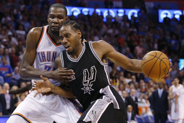 San Antonio Spurs forward Kawhi Leonard, right, drives around Oklahoma City Thunder forward Kevin Durant, left, in the fourth quarter of an NBA basketball game in Oklahoma City, Wednesday, Oct. 28, 2015. Oklahoma City won 112-106. (AP Photo/Sue Ogrocki)