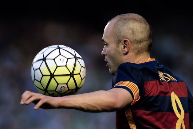 Barcelona's midfielder Andres Iniesta controls the ball during the Spanish league football match Real Betis Balompie vs FC Barcelona at the Benito Villamarin stadium in Sevilla on April 30, 2016. / AFP / CRISTINA QUICLER        (Photo credit should read CRISTINA QUICLER/AFP/Getty Images)