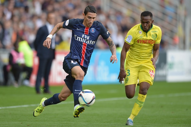 Paris Saint-Germain's Argentinian forward Angel Di Maria (L) vies with Nantes' French defender Wilfried Moimbe during the French L1 football match between Nantes (FCN) and Paris Saint-Germain (PSG) on September 26, 2015 at the Beaujoire stadium in Nantes, western France. AFP PHOTO / JEAN-SEBASTIEN EVRARD        (Photo credit should read JEAN-SEBASTIEN EVRARD/AFP/Getty Images)