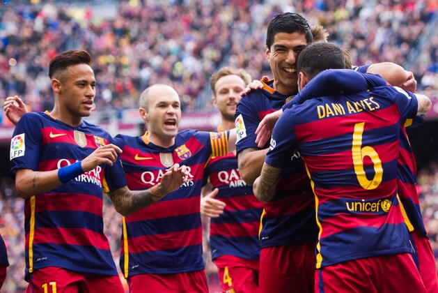 BARCELONA, SPAIN - MAY 08: (L-R) Neymar Santos Jr, Andres Iniesta, Luis Suarez and Dani Alves of FC Barcelona congratulate their teammate Lionel Messi (not pictured) after scoring the opening goal during the La Liga match between FC Barcelona and RCD Espanyol at Camp Nou on May 8, 2016 in Barcelona, Spain. (Photo by Alex Caparros/Getty Images)