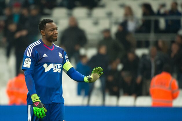 Marseille's French goalkeeper Steve Mandanda gestures during the French L1 football match Olympique de Marseille vs Rennes on March 18, 2016 at the Velodrome stadium in Marseille, southern France. AFP PHOTO / BERTRAND LANGLOIS / AFP / BERTRAND LANGLOIS        (Photo credit should read BERTRAND LANGLOIS/AFP/Getty Images)