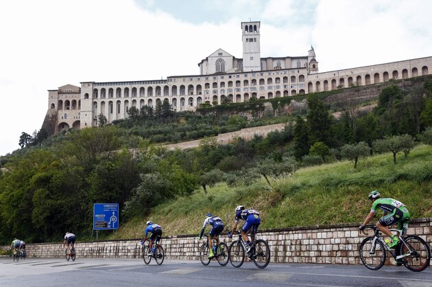 Cyclist ride near Assisi during the 8th stage of 99th Giro d'Italia, Tour of Italy, from Foligno to Arezzo of 186 km on May 14, 2016 in Arezzo, Italy.  / AFP / Luk BENIES        (Photo credit should read LUK BENIES/AFP/Getty Images)