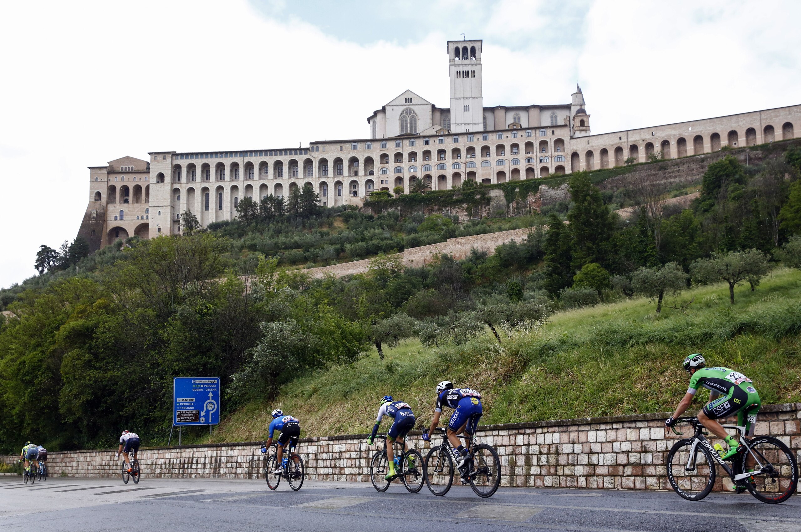 Cyclist ride near Assisi during the 8th stage of 99th Giro d'Italia, Tour of Italy, from Foligno to Arezzo of 186 km on May 14, 2016 in Arezzo, Italy.  / AFP / Luk BENIES        (Photo credit should read LUK BENIES/AFP/Getty Images)