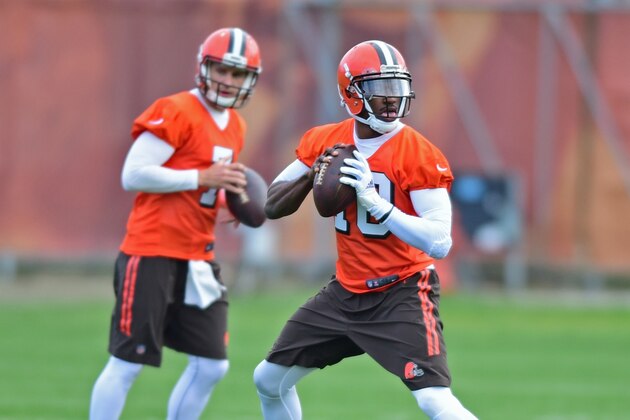 Cleveland Browns' Robert Griffin III drops back to pass during practice at the NFL football team's veteran minicamp, Tuesday, April 19, 2016, in Berea, Ohio. (AP Photo/David Dermer)