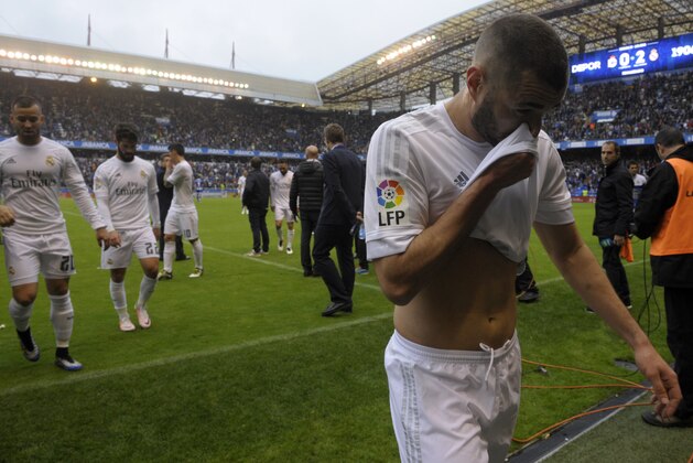 Real Madrid's French forward Karim Benzema (R) leaves the pitch after  at the end of the Spanish league football match RC Deportivo de la Coruna vs Real Madrid CF at the Municipal de Riazor stadium in La Coruna on May 14, 2016.
Real Madrid won 2-0. / AFP / MIGUEL RIOPA        (Photo credit should read MIGUEL RIOPA/AFP/Getty Images)
