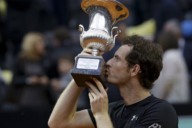 Andy Murray kisses the trophy after beating Novak Djokovic 6-3, 6-3 in the final match of the Italian Open tennis tournament, in Rome, Sunday, May 15, 2016. (AP Photo/Alessandra Tarantino)