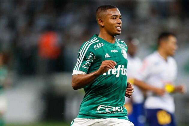 SAO PAULO, BRAZIL - NOVEMBER 21: Gabriel Jesus of Palmeiras in action during the match between Palmeiras and Cruzeiro for the Brazilian Series A 2015 at Allianz Parque stadium on November 21 , 2015 in Sao Paulo, Brazil. (Photo by Alexandre Schneider/Getty Images)