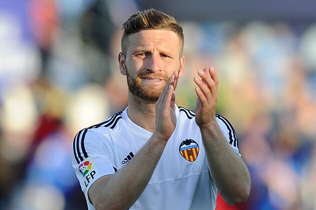 GETAFE, SPAIN - APRIL 24:  Shkodran Mustafi of Valencia applauds fans after Valencia drew 2-2 with Getafe CF during the La Liga match between Getafe CF and Valencia CF at Coliseum Alfonso Perez on April 24, 2016 in Getafe, Spain.  (Photo by Denis Doyle/Getty Images)