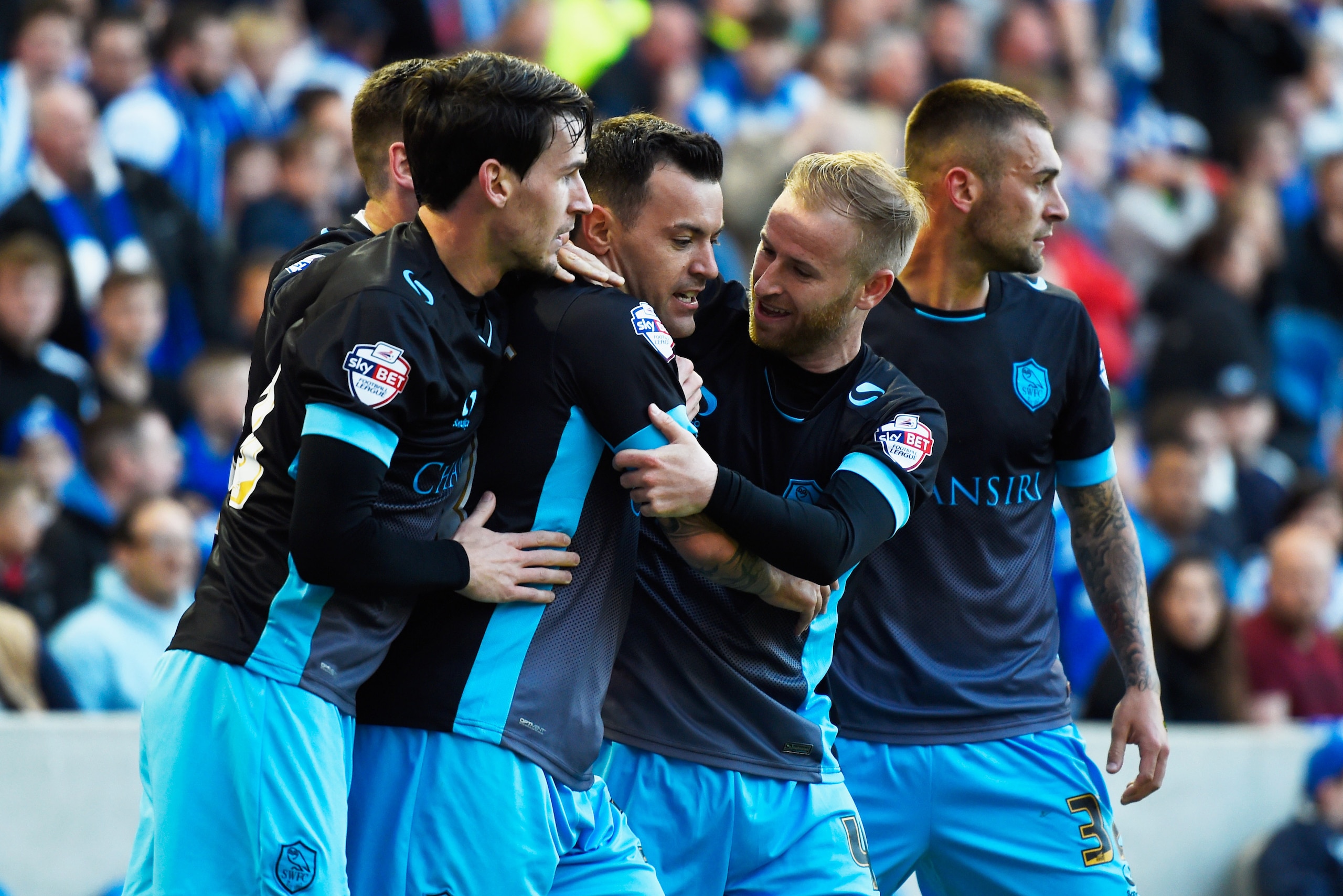 BRIGHTON, UNITED KINGDOM - MAY 16:  Ross Wallace of Sheffield Wednesday (C) celebrates with team mates as he scores their first and equalising goal during the Sky Bet Championship Play Off semi final second leg match between Brighton & Hove Albion and Sheffield Wednesday at the Amex Stadium on May 16, 2016 in Brighton, United Kingdom.  (Photo by Mike Hewitt/Getty Images)