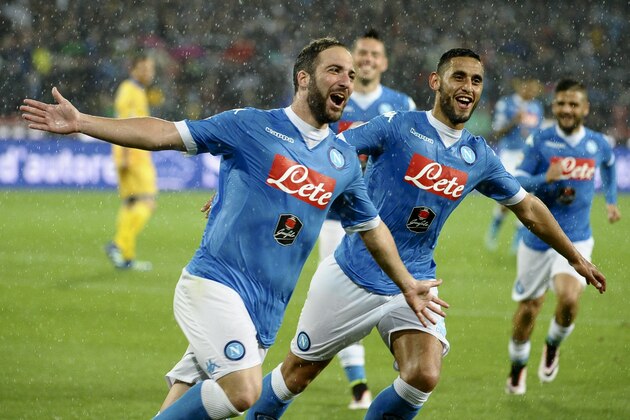 Napoli's Gonzalo Higuain celebrates after scoring during a Serie A soccer match between Napoli and Frosinone, at the Naples San Paolo stadium, Italy, Saturday, May 14, 2016. (Ciro Fusco/ANSA via AP)