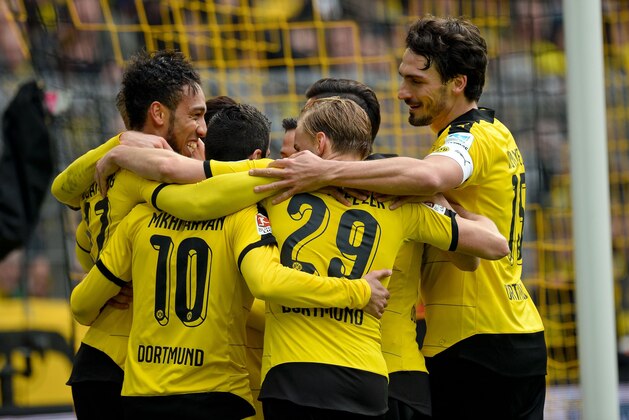 Dortmund's Gabonese striker Pierre-Emerick Aubameyang celebrates with teammates scoring the 4-0 goal during the German first division Bundesliga football match Borussia Dortmund vs VfL Wolfsburg, in Dortmund, western Germany, on April 30, 2016. / AFP / Sascha SCHï¿½ï¿½ï¿½ï¿½ï¿½ï¿½RMANN / RESTRICTIONS: DURING MATCH TIME: DFL RULES TO LIMIT THE ONLINE USAGE TO 15 PICTURES PER MATCH AND FORBID IMAGE SEQUENCES TO SIMULATE VIDEO. == RESTRICTED TO EDITORIAL USE == FOR FURTHER QUERIES PLEASE CONTACT DFL DIRECTLY AT + 49 69 650050
        (Photo credit should read SASCHA SCHURMANN/AFP/Getty Images)