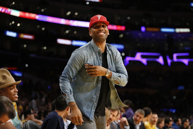 Cleveland Cavaliers' LeBron James' business manager Maverick Carter attends the NBA basketball game between the Los Angeles Lakers and Cleveland Cavaliers Thursday, March 10, 2016, in Los Angeles. The Cavaliers won 120-108. (AP Photo/Danny Moloshok)