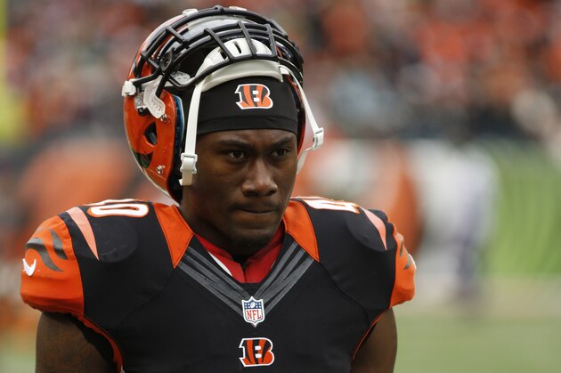 Cincinnati Bengals strong safety Shawn Williams walks off the field at halftime of an NFL football game against the Minnesota Vikings, Sunday, Dec. 22, 2013, in Cincinnati. (AP Photo/David Kohl)