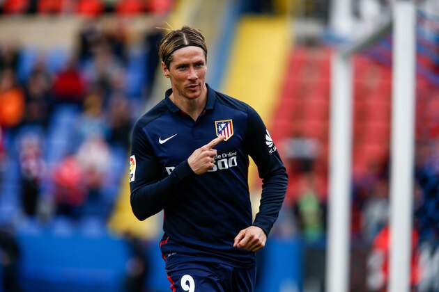 Atletico's forward Fernando Torres celebrates a goal during the Spanish league football match Levante UD vs Club Atletico de Madrid at the Ciutat de Valencia stadium in Valencia on May 8, 2016. / AFP / BIEL ALINO        (Photo credit should read BIEL ALINO/AFP/Getty Images)