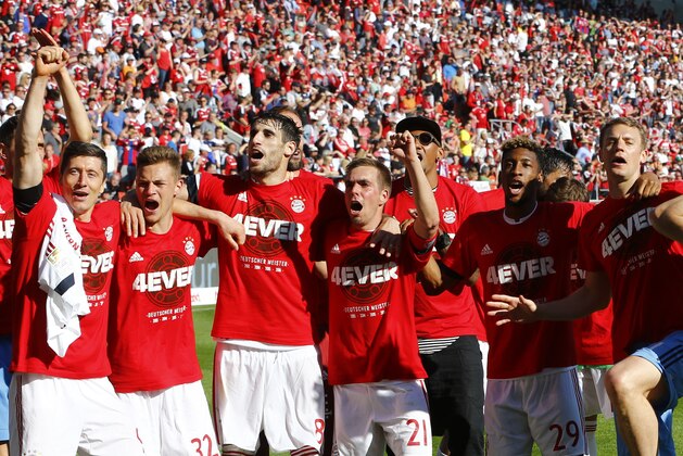 Team Bayern celebrate after winning the 26th Bundesliga title at the German Bundesliga soccer match between FC Ingolstadt and FC Bayern Munich in Ingolstadt, Germany, Saturday, May 7, 2016. (AP Photo/Matthias Schrader)